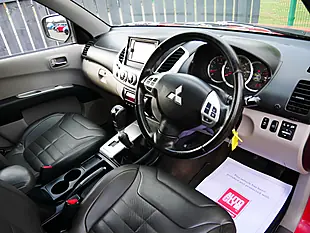 Used 2013 Mitsubishi L200 Barbarian Lb Dcb Red - Interior and Exterior details 9