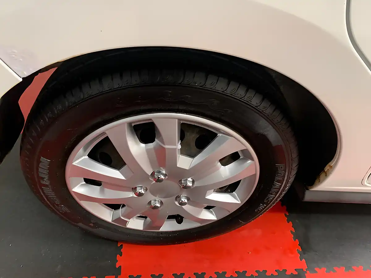 Used 2013 Mitsubishi Mirage 1 White - Interior and Exterior details 10