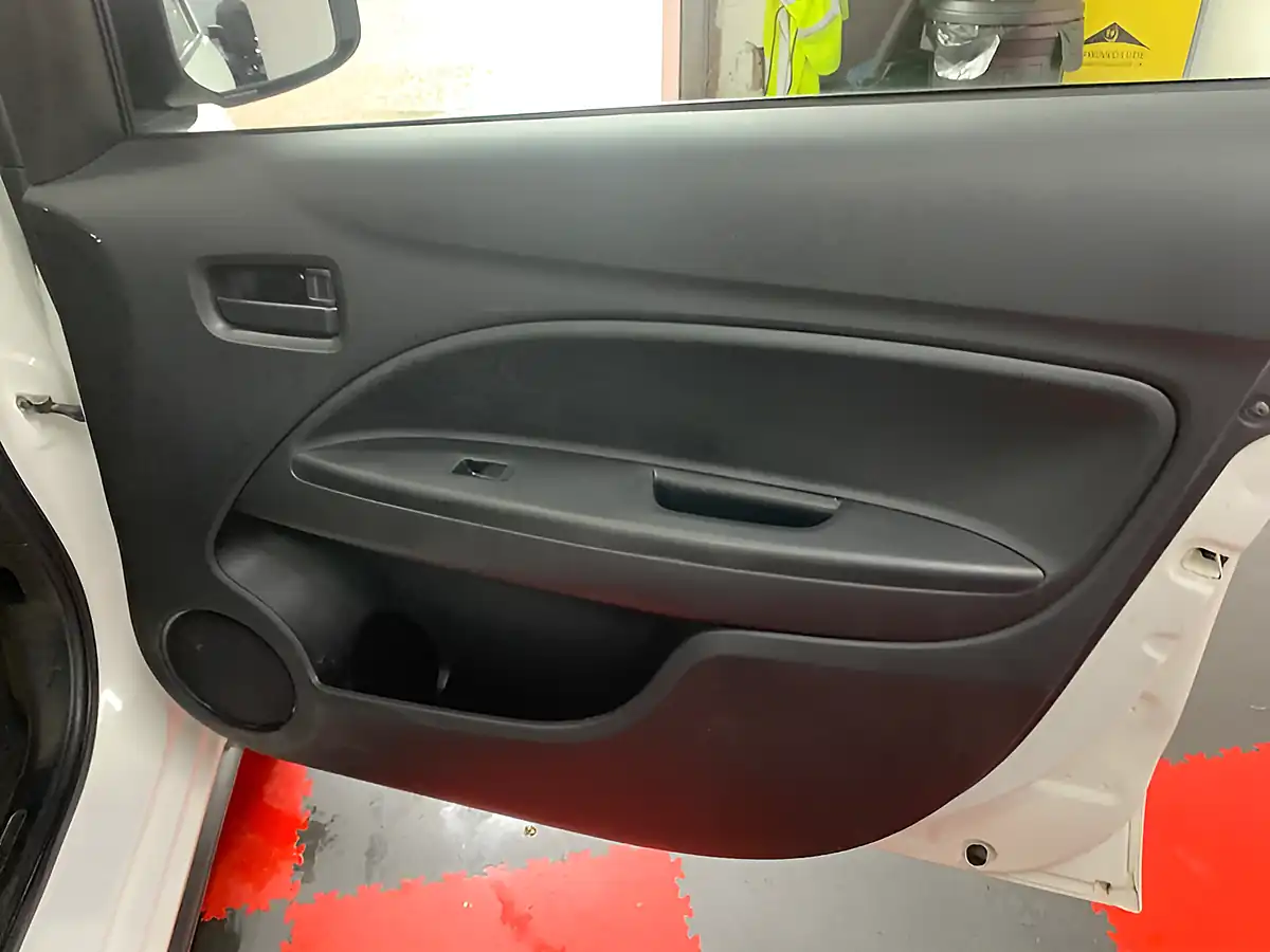 Used 2013 Mitsubishi Mirage 1 White - Interior and Exterior details 14