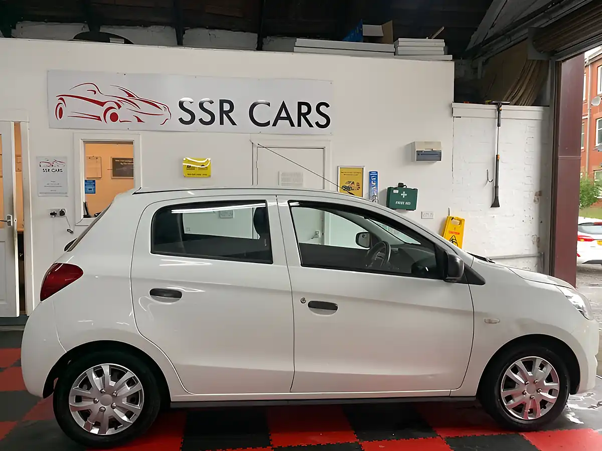 Used 2013 Mitsubishi Mirage 1 White - Interior and Exterior details 7