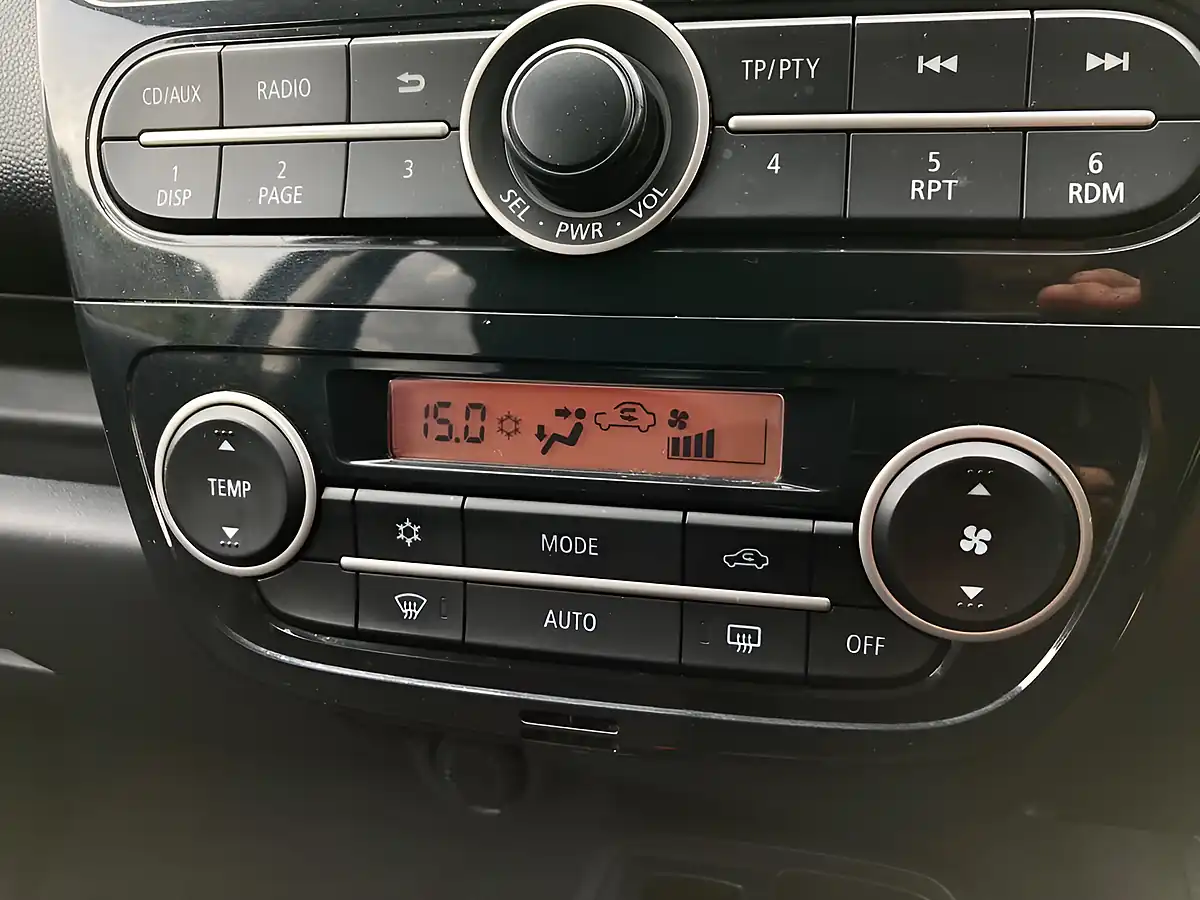 Used 2013 Mitsubishi Mirage 3 Grey - Interior and Exterior details 18