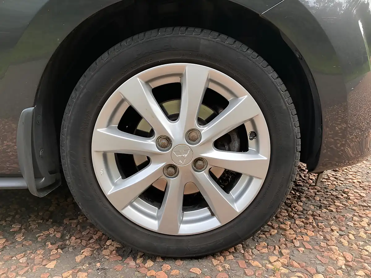 Used 2013 Mitsubishi Mirage 3 Grey - Interior and Exterior details 9