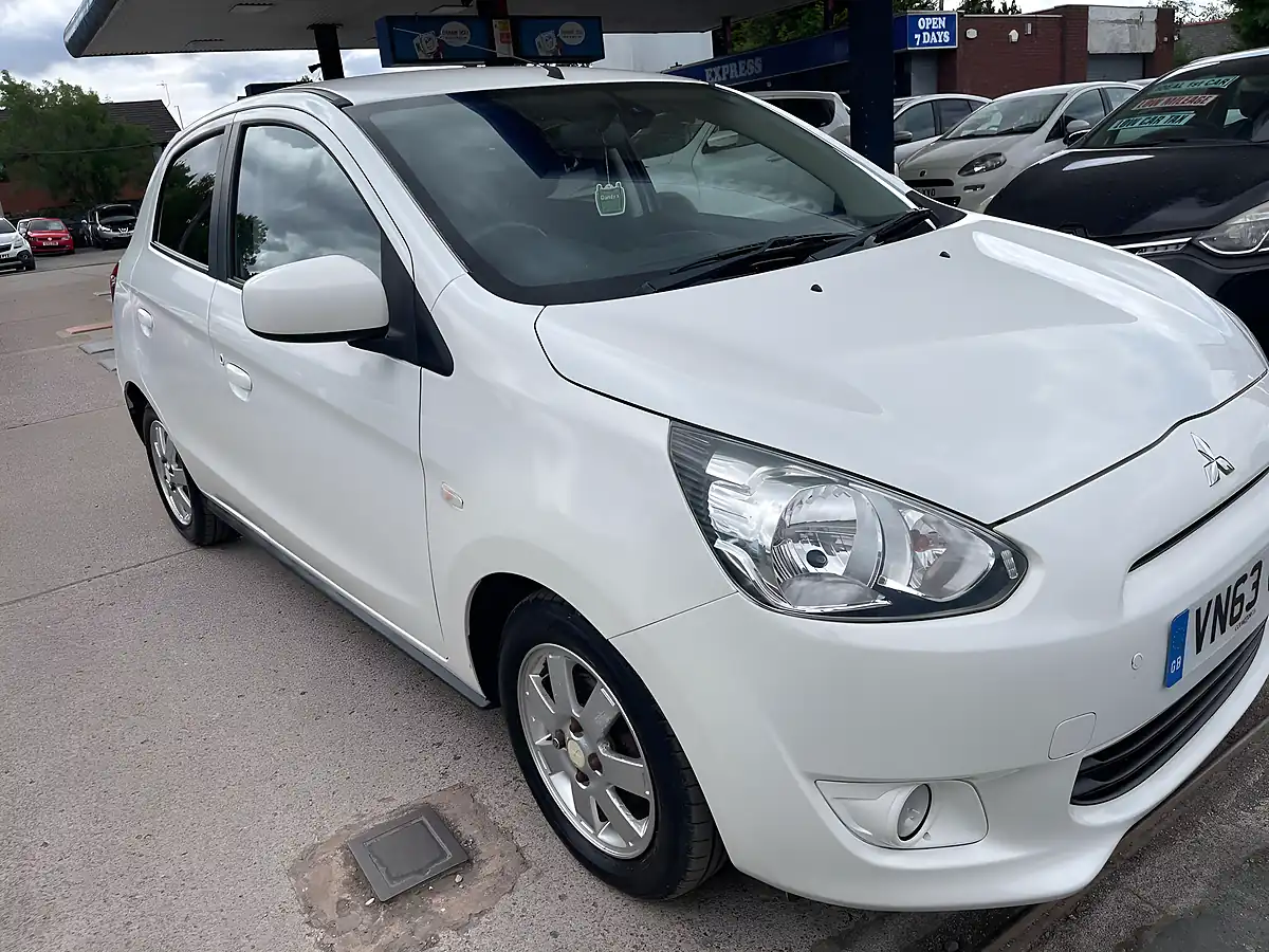 Used 2013 Mitsubishi Mirage 3 White - Interior and Exterior details 15