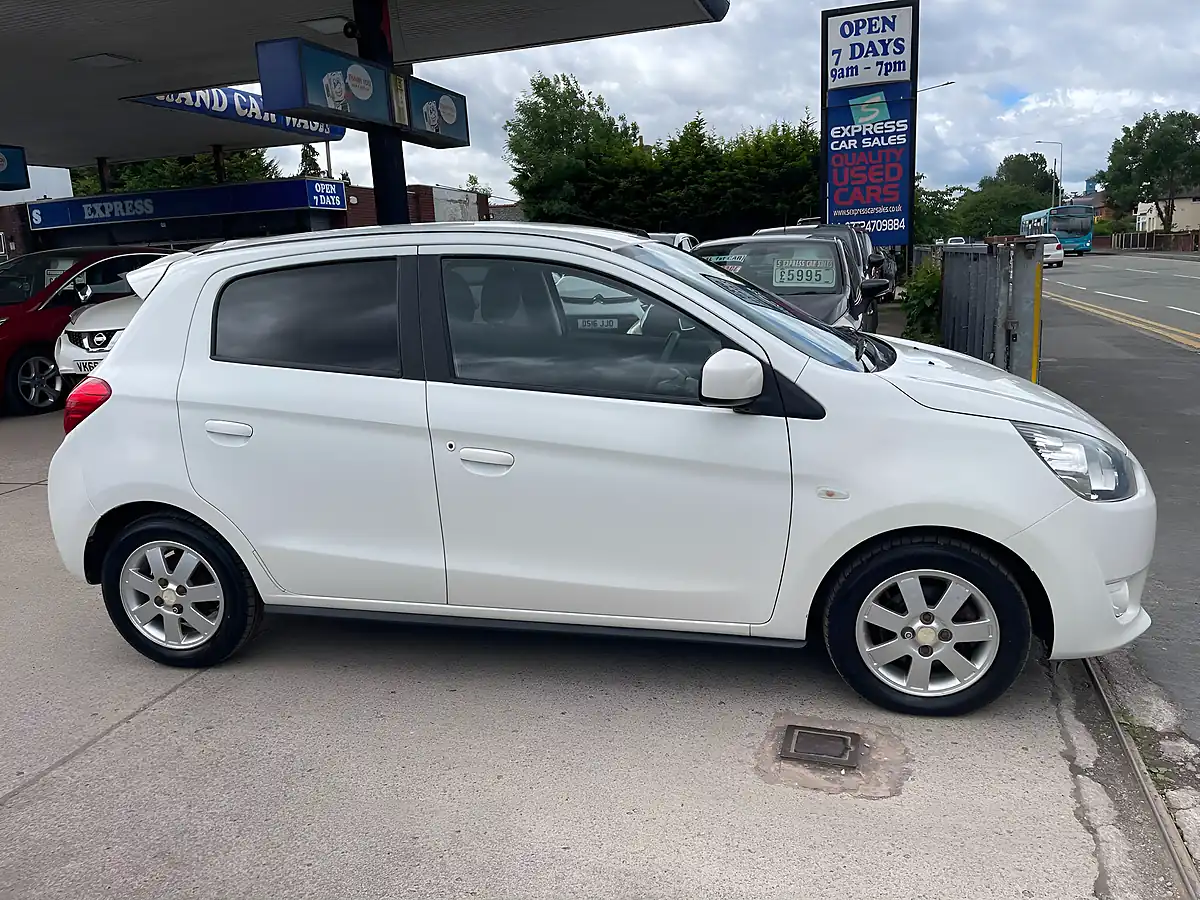 Used 2013 Mitsubishi Mirage 3 White - Interior and Exterior details 3