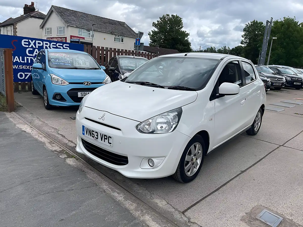 Used 2013 Mitsubishi Mirage 3 White - Interior and Exterior details 4