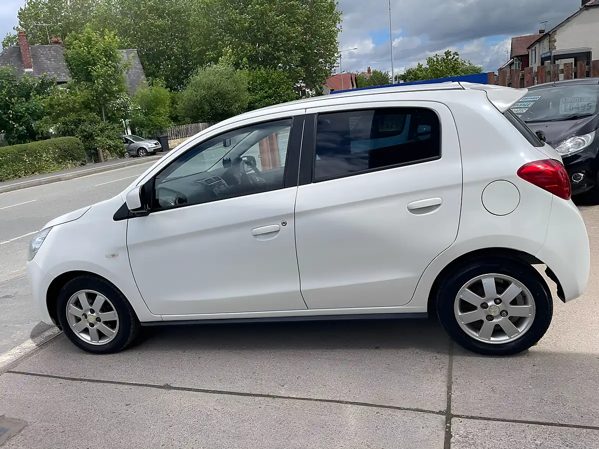 Used 2013 Mitsubishi Mirage 3 White - Interior and Exterior details 6