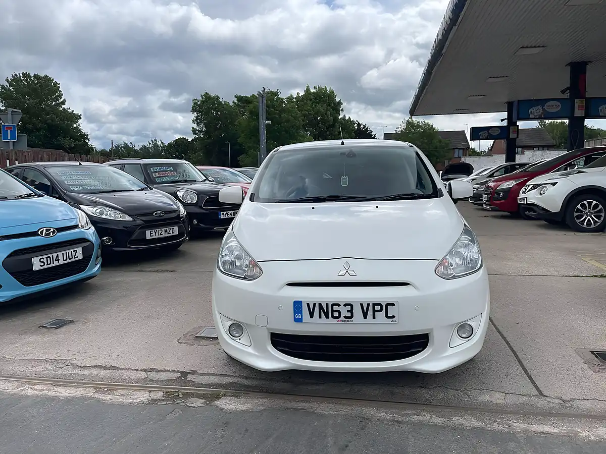 Used 2013 Mitsubishi Mirage 3 White - Interior and Exterior details 7