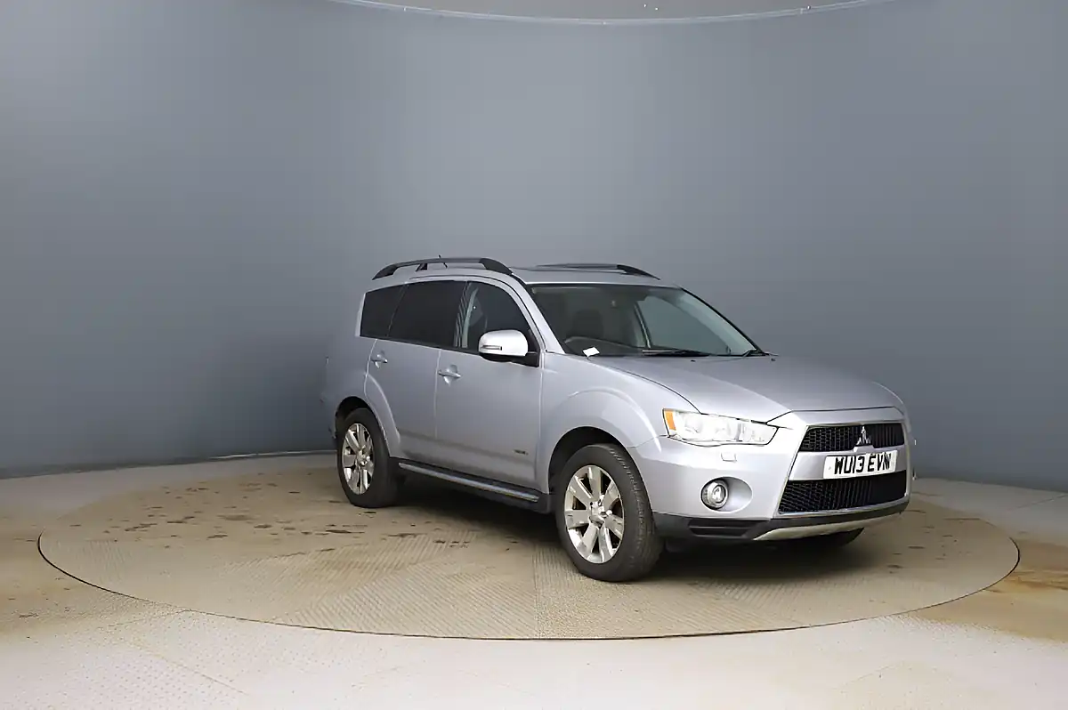 Used 2013 Mitsubishi Outlander GX4 Silver - Front View