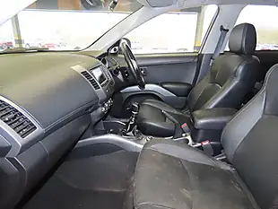 Used 2013 Mitsubishi Outlander GX4 Silver - Interior and Exterior details 11