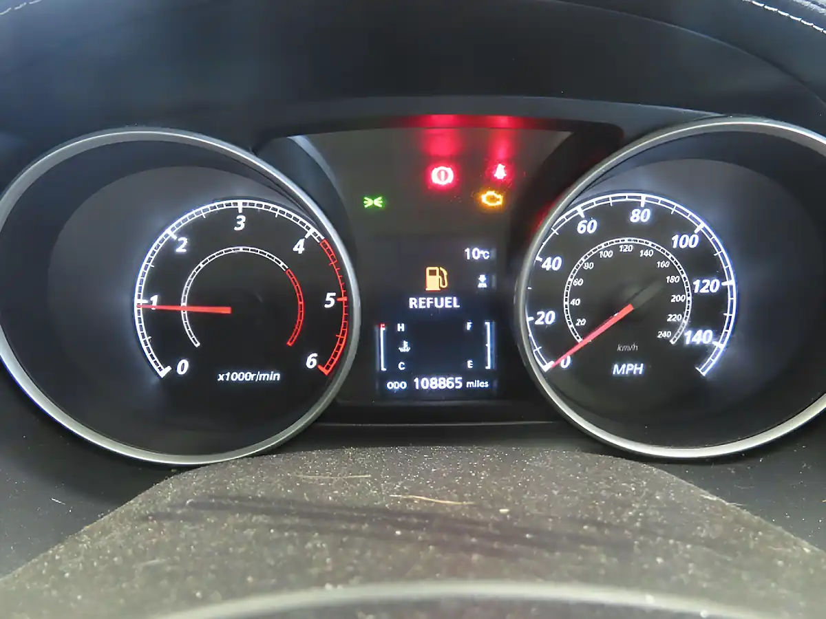 Used 2013 Mitsubishi Outlander GX4 Silver - Interior and Exterior details 12