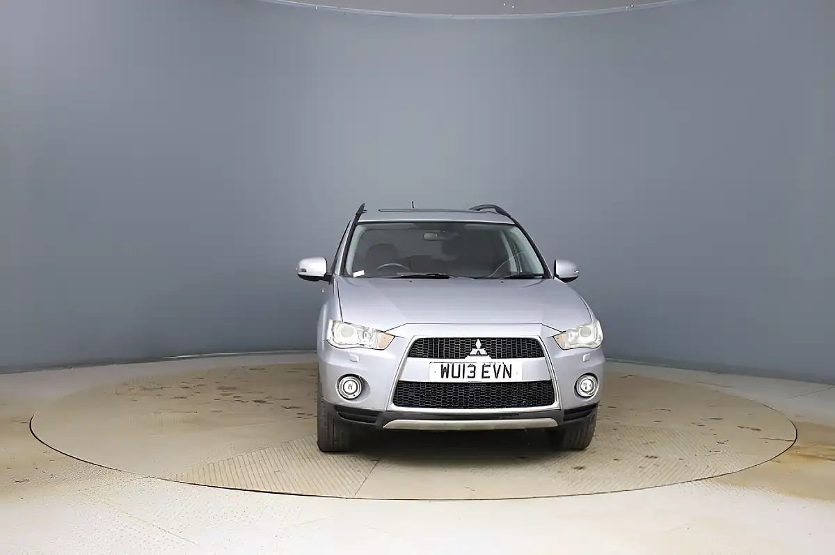 Used 2013 Mitsubishi Outlander GX4 Silver - Interior and Exterior details 8