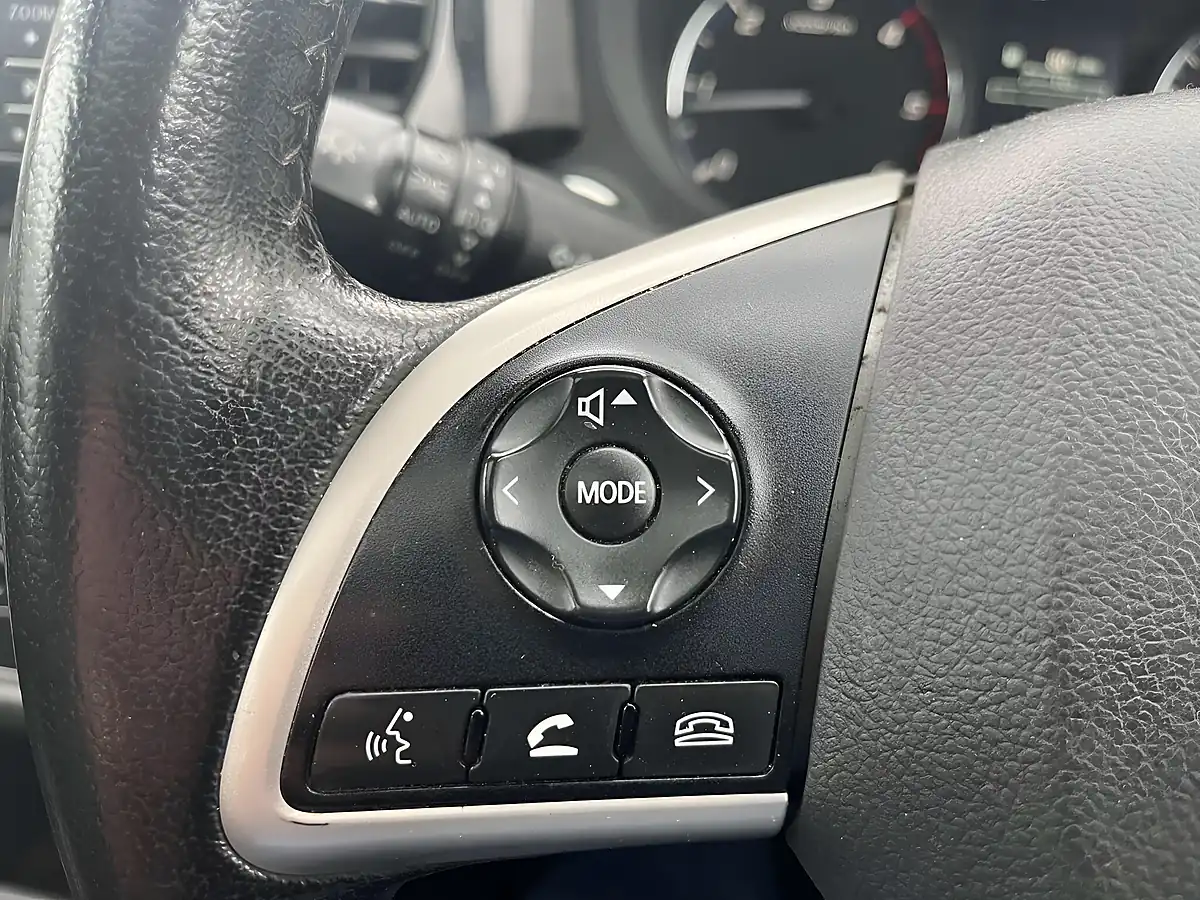Used 2013 Mitsubishi Outlander GX4 Silver - Interior and Exterior details 11