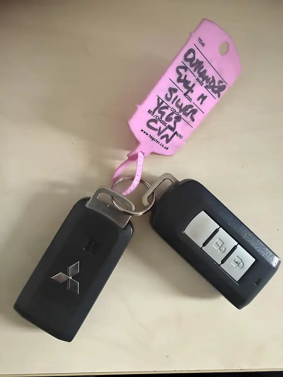 Used 2013 Mitsubishi Outlander GX4 Silver - Interior and Exterior details 12