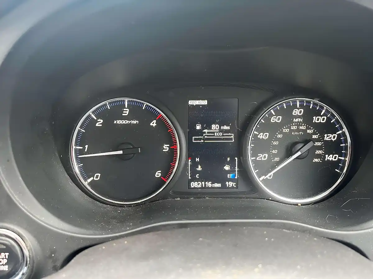 Used 2013 Mitsubishi Outlander GX4 Silver - Interior and Exterior details 18