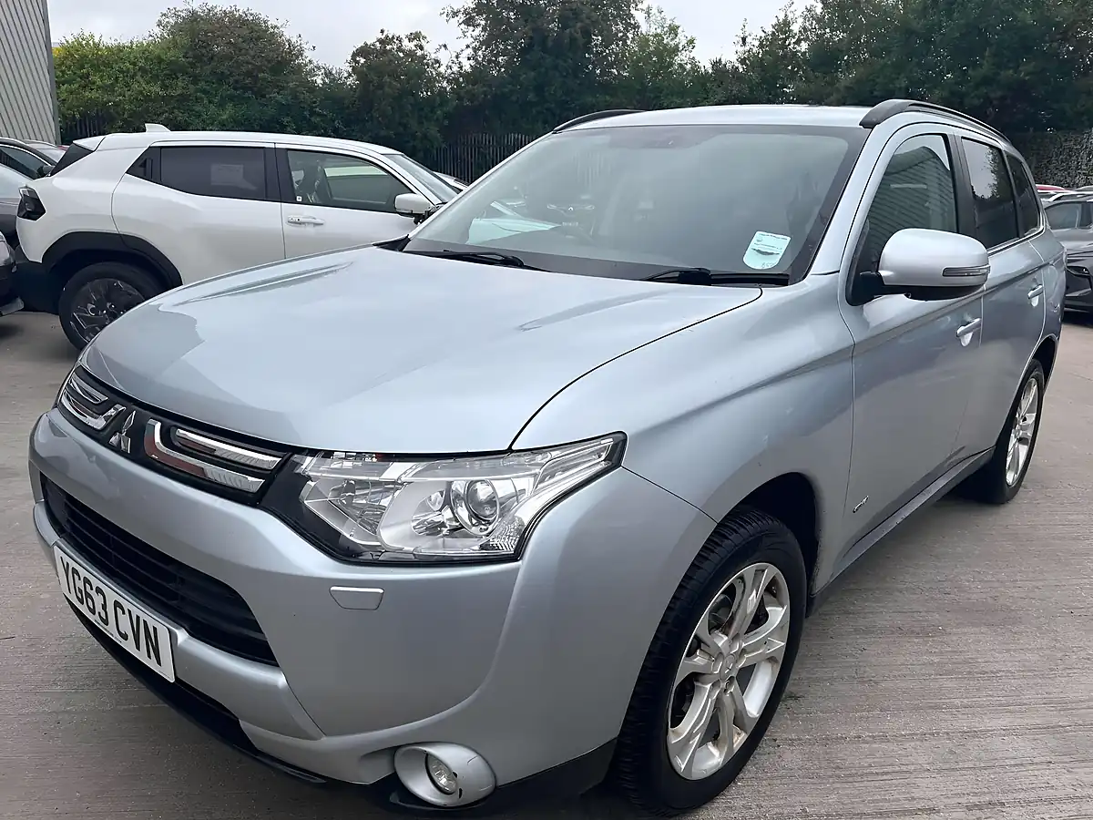 Used 2013 Mitsubishi Outlander GX4 Silver - Interior and Exterior details 3
