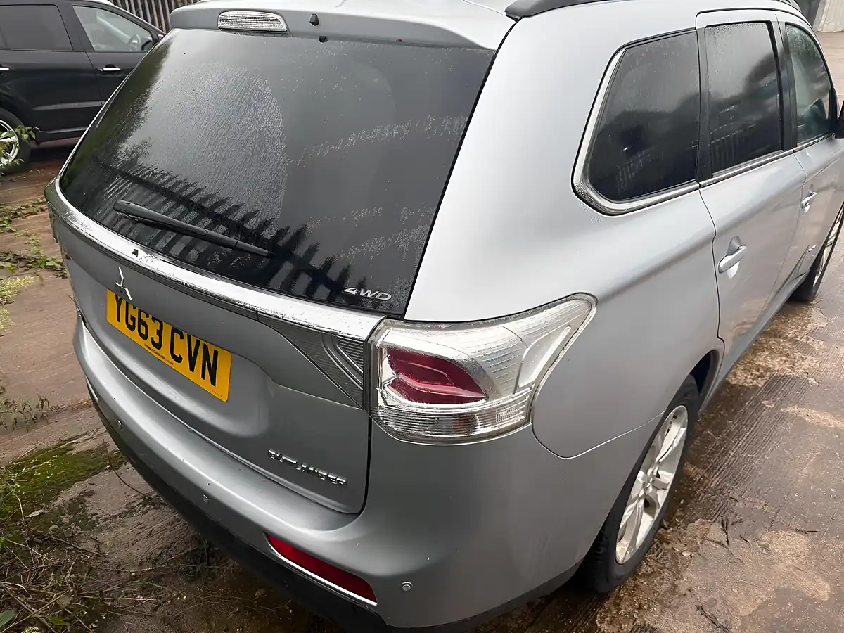 Used 2013 Mitsubishi Outlander GX4 Silver - Interior and Exterior details 6