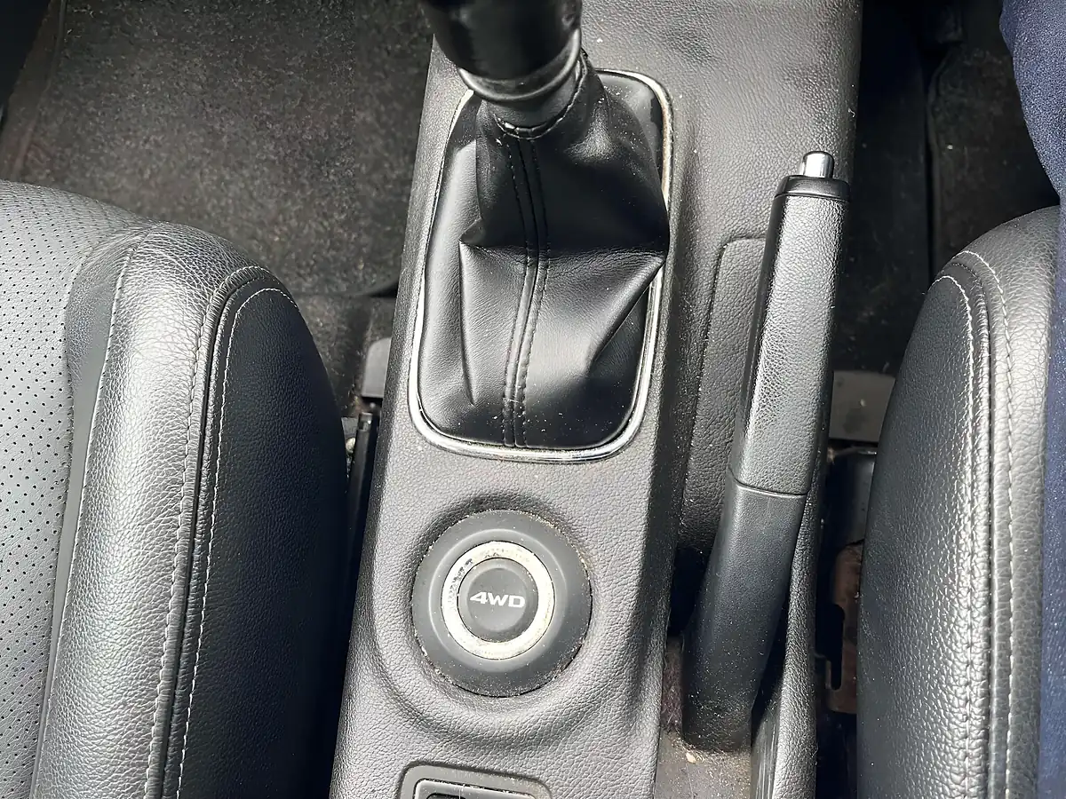 Used 2013 Mitsubishi Outlander GX4 Silver - Interior and Exterior details 7