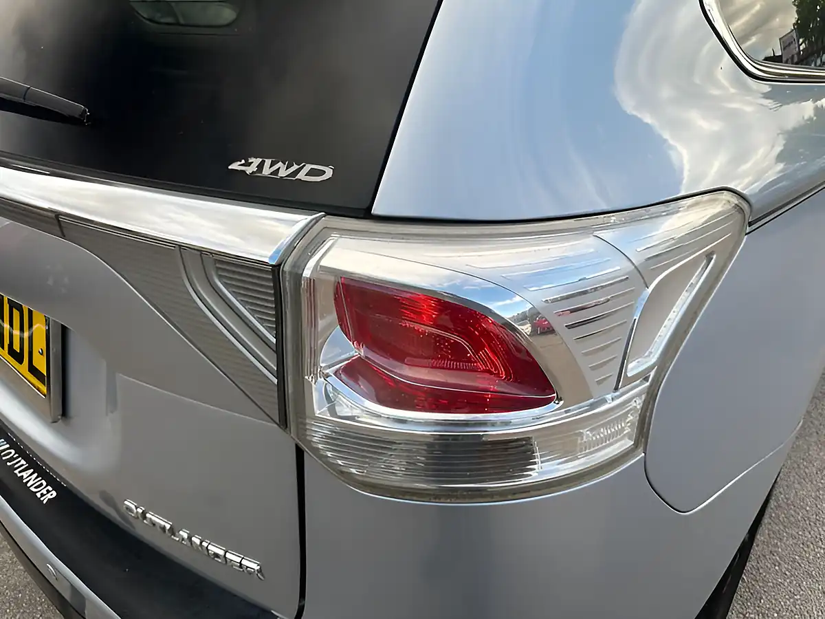 Used 2013 Mitsubishi Outlander GX4 Silver - Interior and Exterior details 10