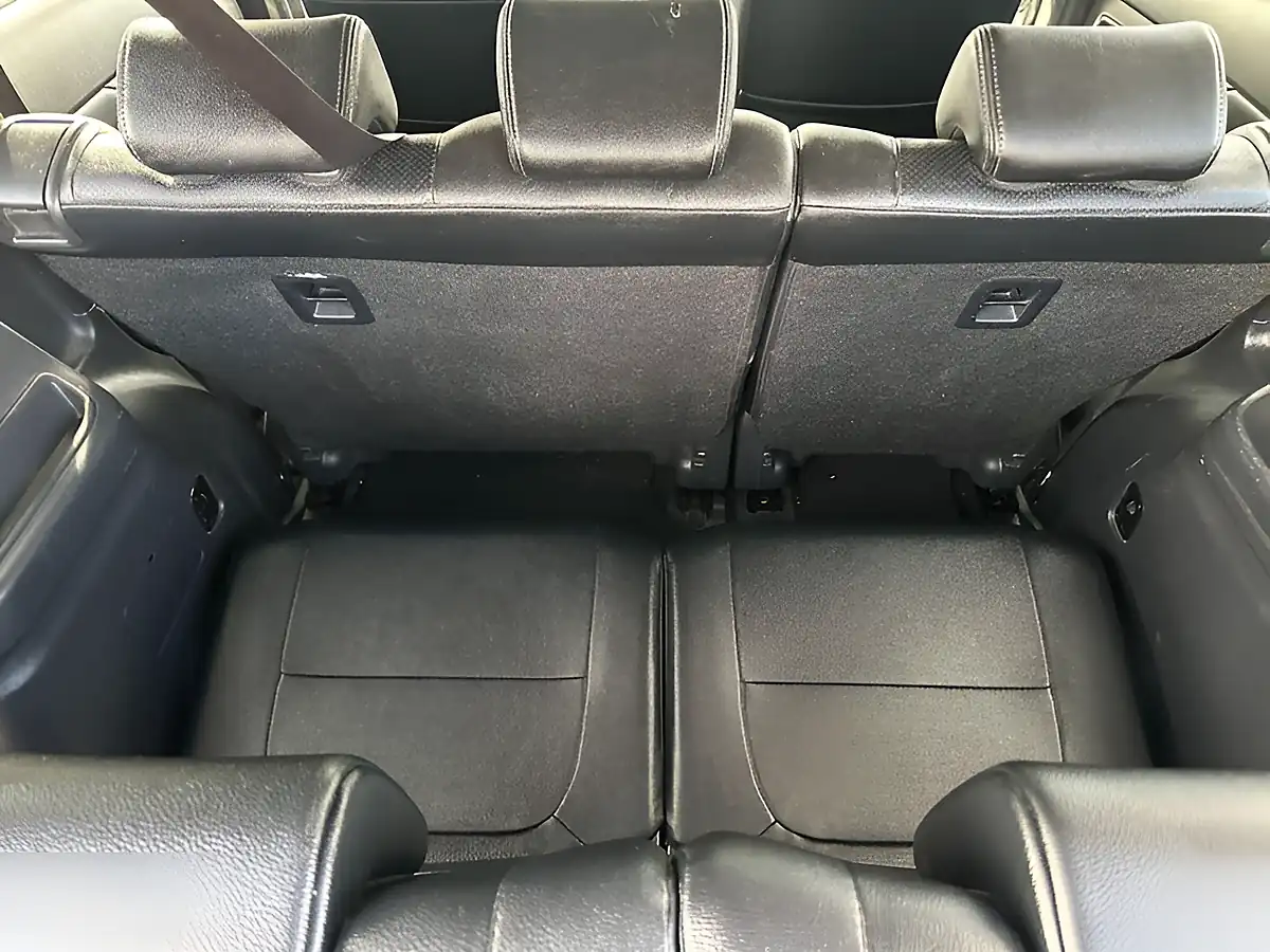 Used 2013 Mitsubishi Outlander GX4 Silver - Interior and Exterior details 12