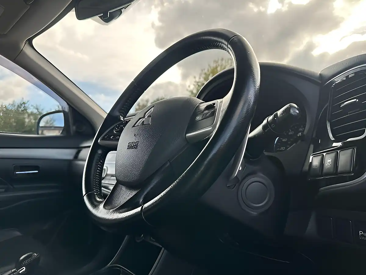 Used 2013 Mitsubishi Outlander GX4 Silver - Interior and Exterior details 15