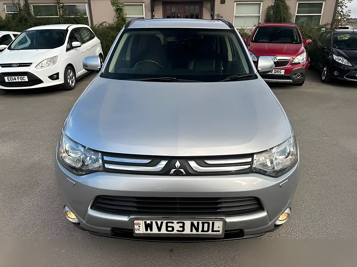 Used 2013 Mitsubishi Outlander GX4 Silver - Interior and Exterior details 4