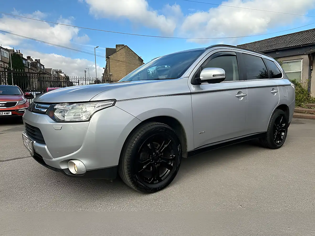 Used 2013 Mitsubishi Outlander GX4 Silver - Interior and Exterior details 6