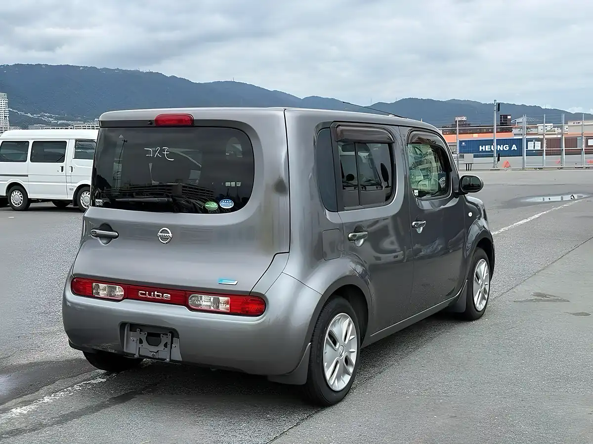Used 2013 Nissan Cube 15X Grey - Interior and Exterior details 4