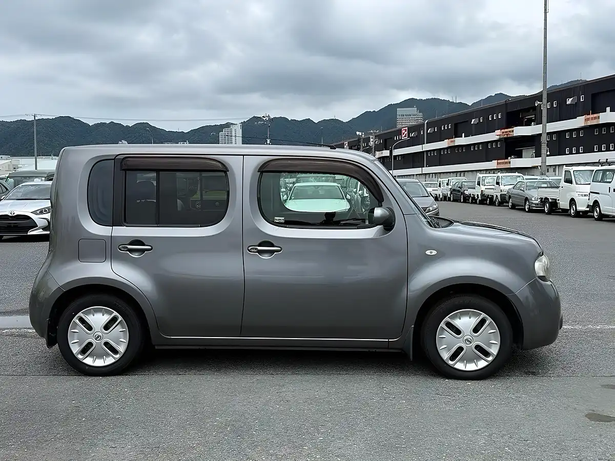 Used 2013 Nissan Cube 15X Grey - Interior and Exterior details 7