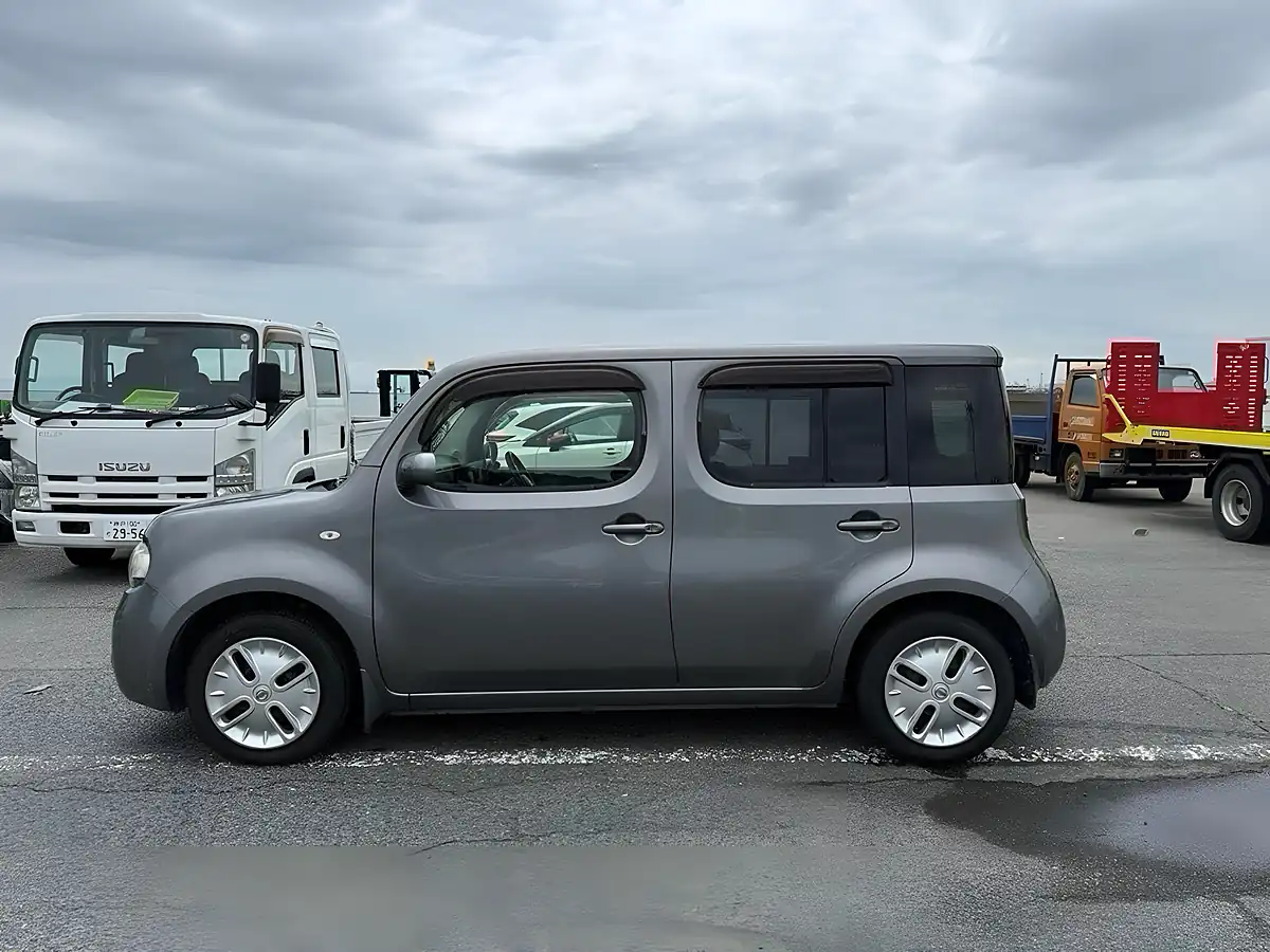 Used 2013 Nissan Cube 15X Grey - Interior and Exterior details 8