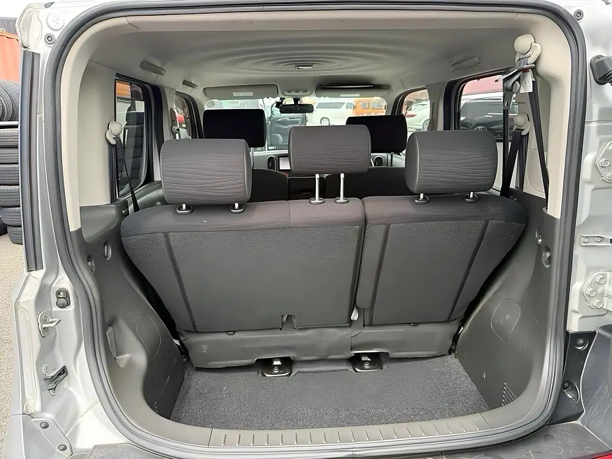 Used 2013 Nissan Cube 15X Silver - Interior and Exterior details 11