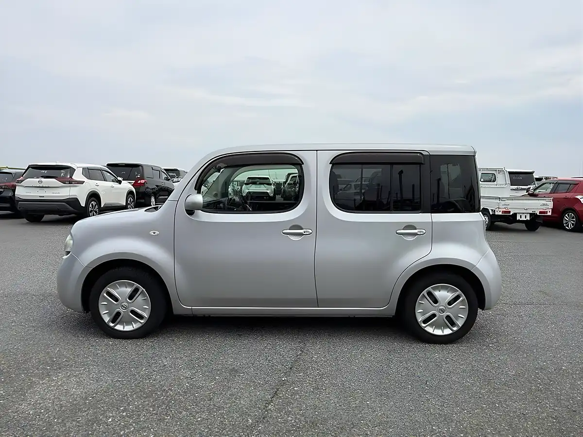 Used 2013 Nissan Cube 15X Silver - Interior and Exterior details 3