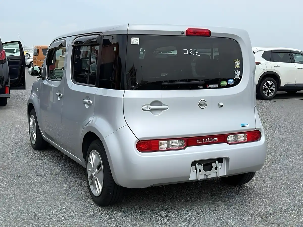 Used 2013 Nissan Cube 15X Silver - Interior and Exterior details 4