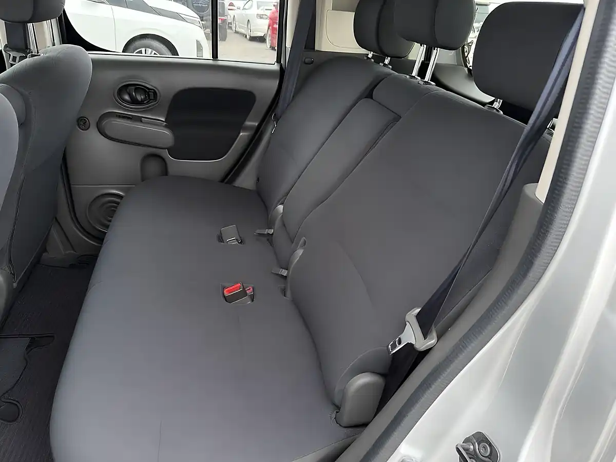 Used 2013 Nissan Cube 15X Silver - Interior and Exterior details 9