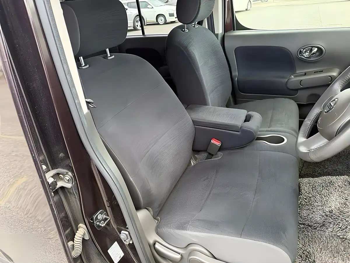 Used 2013 Nissan Cube 15X V Selection Bitter Chocolate Pearl - Interior and Exterior details 10