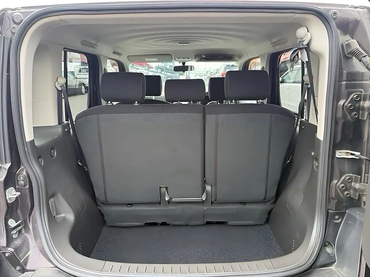 Used 2013 Nissan Cube 15X V Selection Bitter Chocolate Pearl - Interior and Exterior details 15