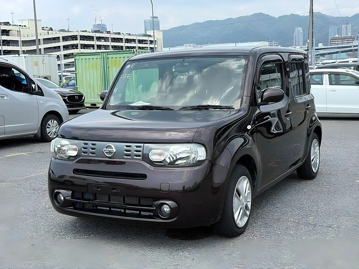 Used 2013 Nissan Cube 15X V Selection Bitter Chocolate Pearl - Interior and Exterior details 3
