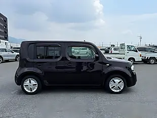 Used 2013 Nissan Cube 15X V Selection Bitter Chocolate Pearl - Interior and Exterior details 5