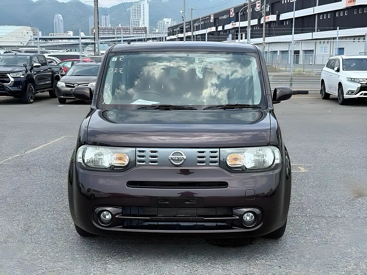 Used 2013 Nissan Cube 15X V Selection Bitter Chocolate Pearl - Interior and Exterior details 7