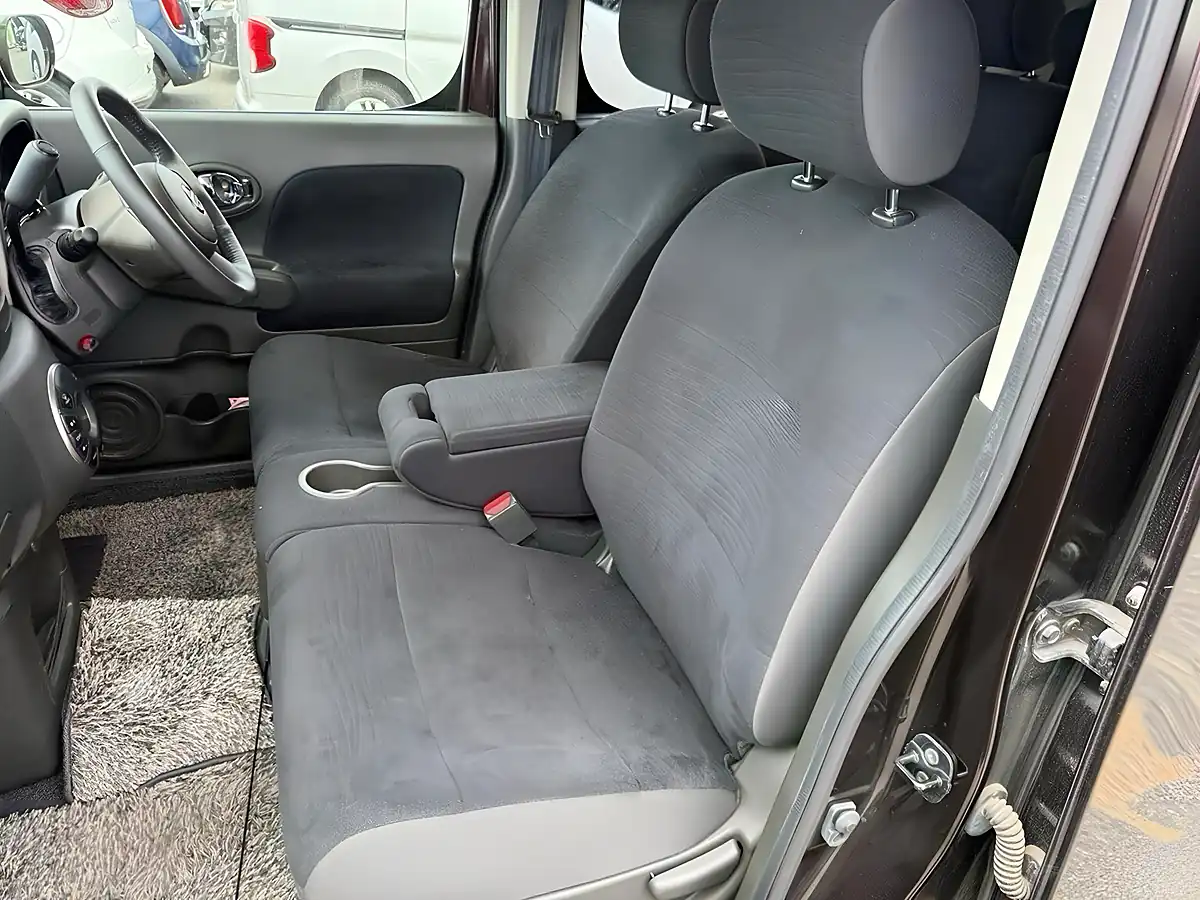 Used 2013 Nissan Cube 15X V Selection Bitter Chocolate Pearl - Interior and Exterior details 9