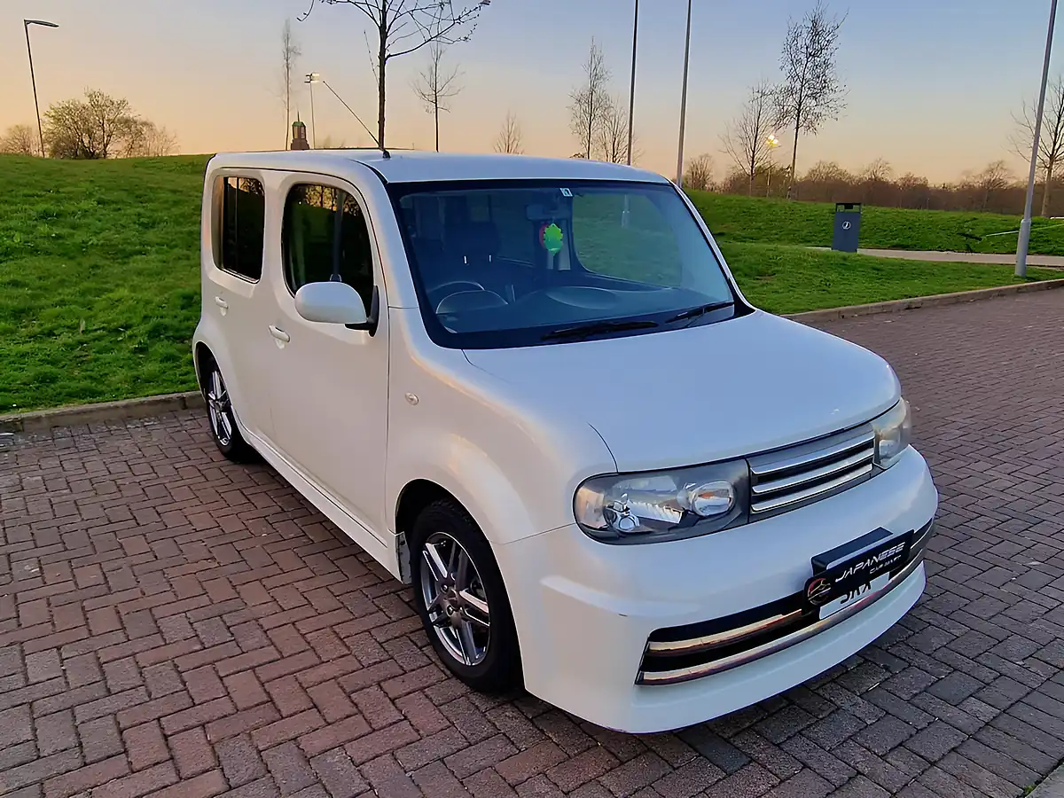 Used 2013 Nissan Cube White - Front View