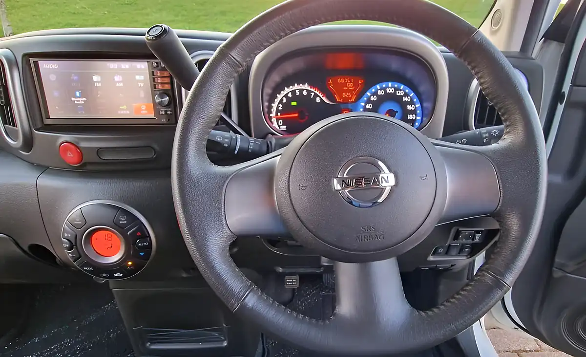 Used 2013 Nissan Cube White - Interior and Exterior details 10