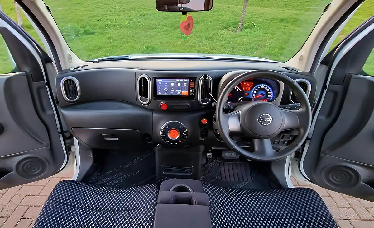 Used 2013 Nissan Cube White - Interior and Exterior details 11