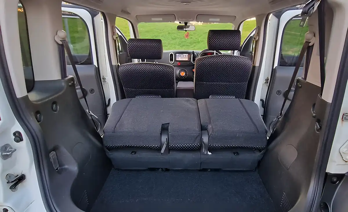 Used 2013 Nissan Cube White - Interior and Exterior details 14