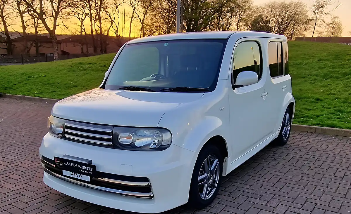 Used 2013 Nissan Cube White - Interior and Exterior details 3