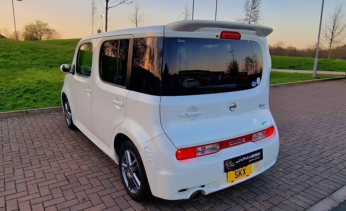 Used 2013 Nissan Cube White - Interior and Exterior details 4