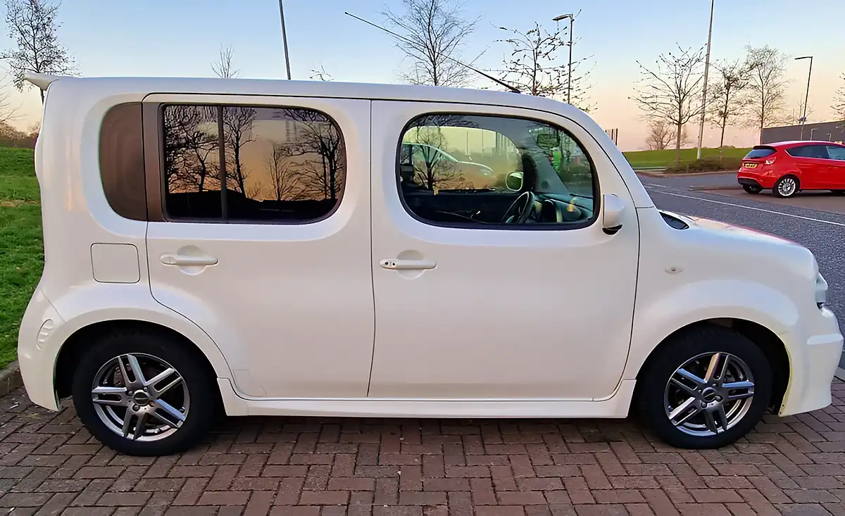 Used 2013 Nissan Cube White - Interior and Exterior details 7