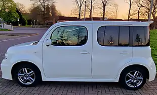 Used 2013 Nissan Cube White - Interior and Exterior details 8