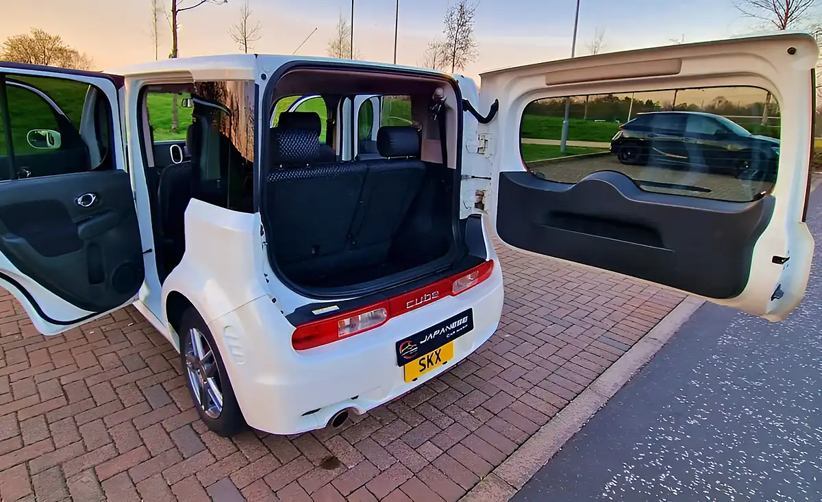 Used 2013 Nissan Cube White - Interior and Exterior details 9