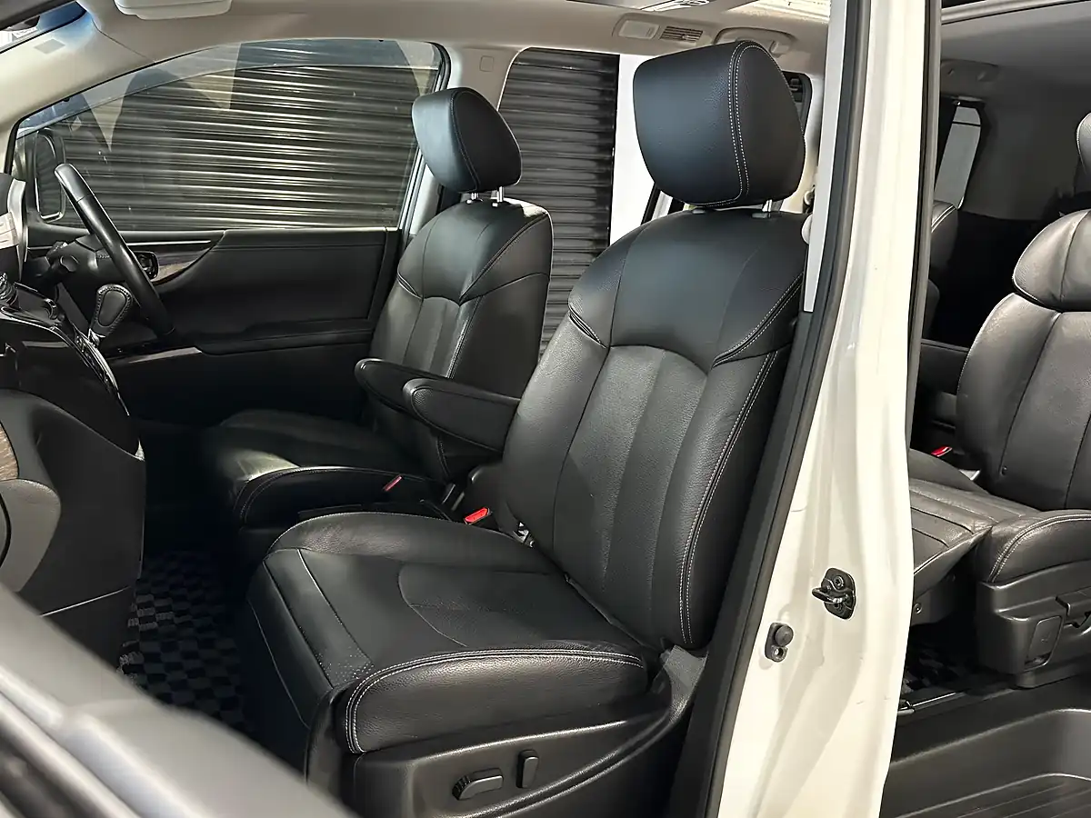 Used 2013 Nissan Elgrand Highway Star White - Interior and Exterior details 15