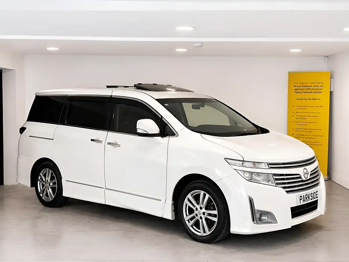 Used 2013 Nissan Elgrand Highway Star White - Interior and Exterior details 10